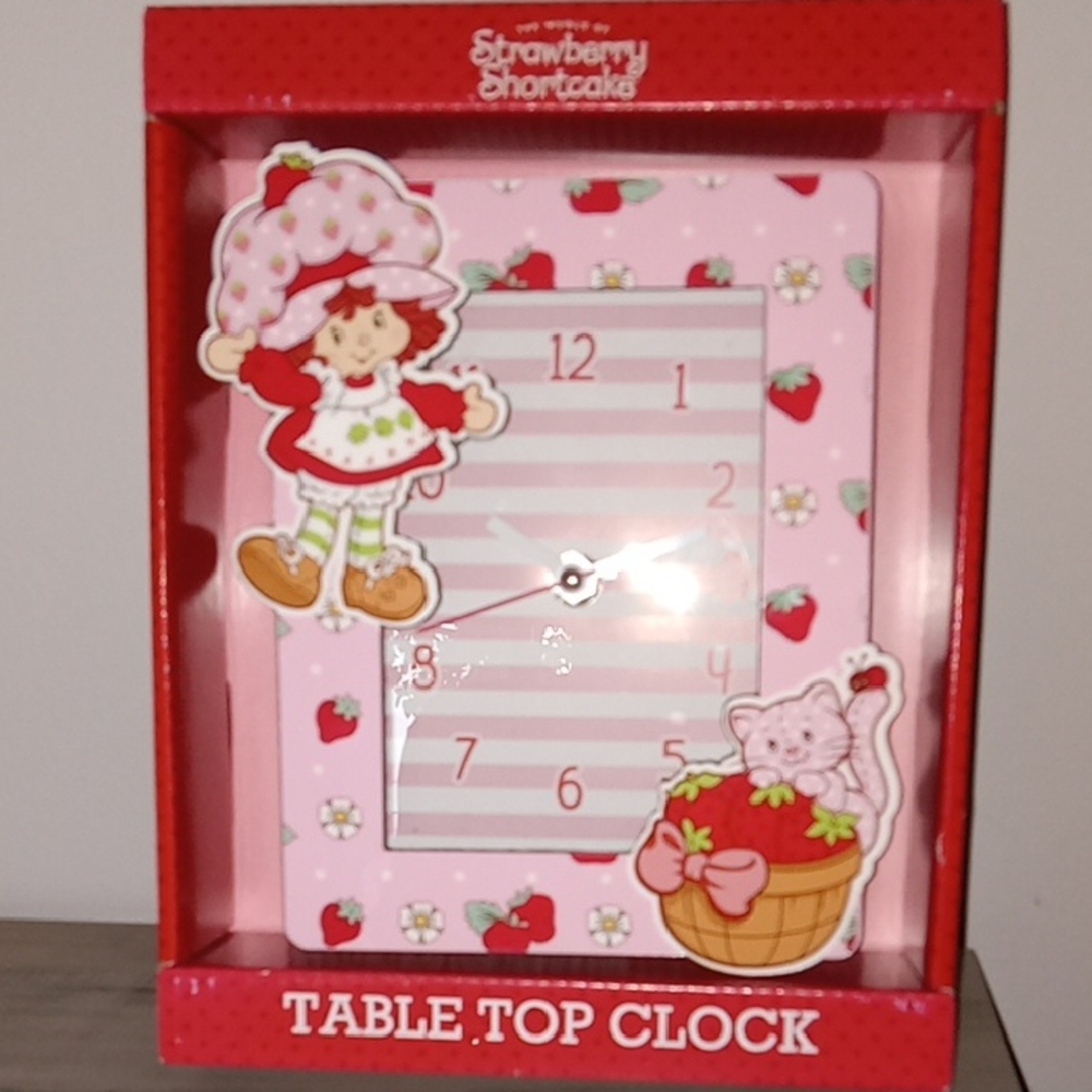 STRAWBERRY SHORTCAKE TABLE TOP CLOCK 🍓🍓🍓🍓🍓